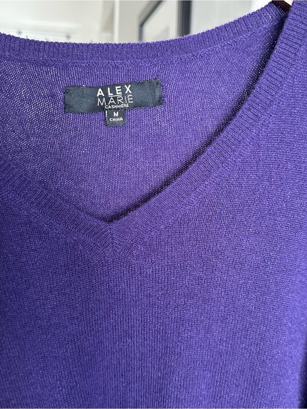 Alex Marie Women's 100% Cashmere V-Neck Sweater in Purple -M - Picture 8 of 8